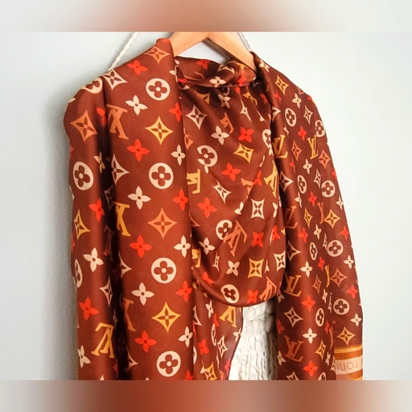 Louis Vuitton Silk Scarf - Picture 4 of 15